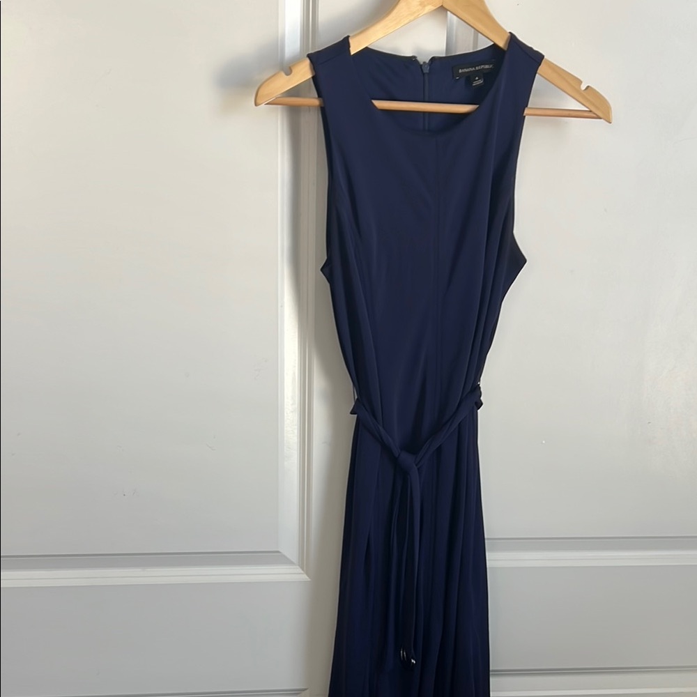 Elegant Navy Blue Sleeveless Dress